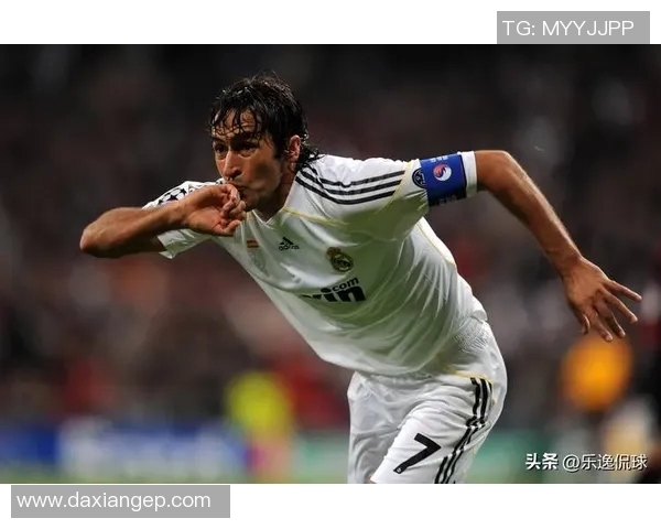 全球足坛十大传奇球星排名揭秘 每位都是历史级别的存在